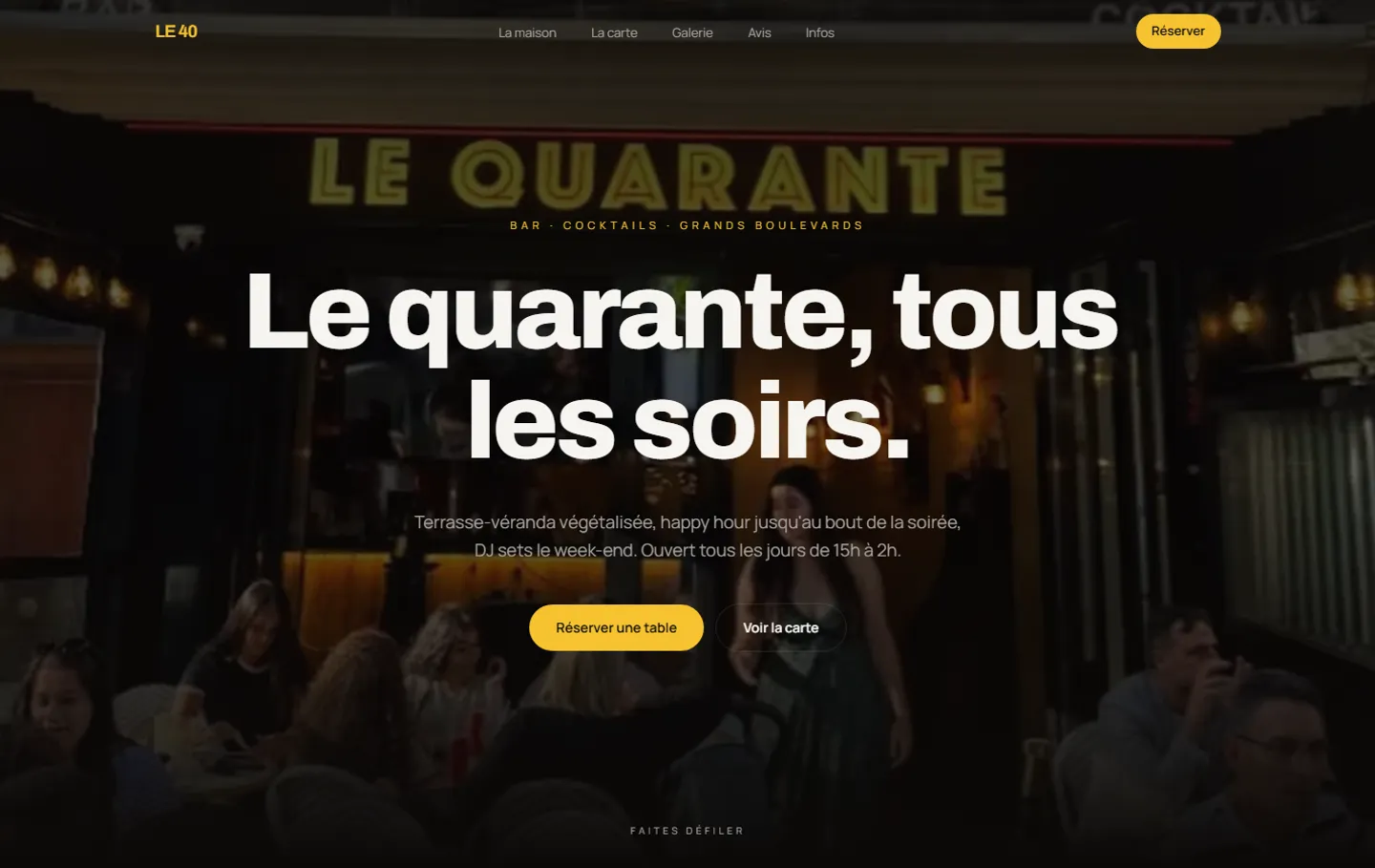 Page d'accueil du site du bar Le 40 sur ordinateur : titre « Le quarante, tous les soirs » sur une photo de la terrasse